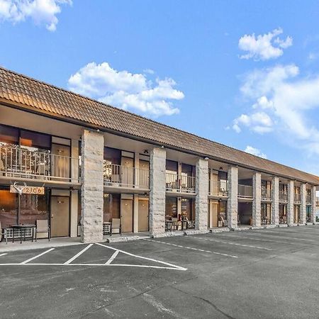 Stonegate Lodge King Bed Wifi Roku Tv Salt Water Pool Room #203 Eureka Springs Εξωτερικό φωτογραφία