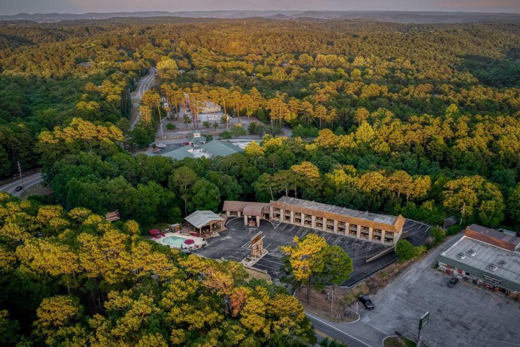 Stonegate Lodge King Bed Wifi Roku Tv Salt Water Pool Room #203 Eureka Springs Εξωτερικό φωτογραφία