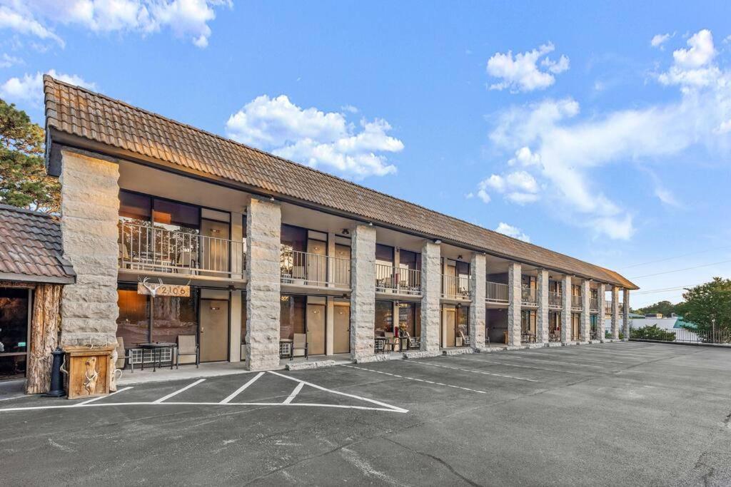Stonegate Lodge King Bed Wifi Roku Tv Salt Water Pool Room #203 Eureka Springs Εξωτερικό φωτογραφία
