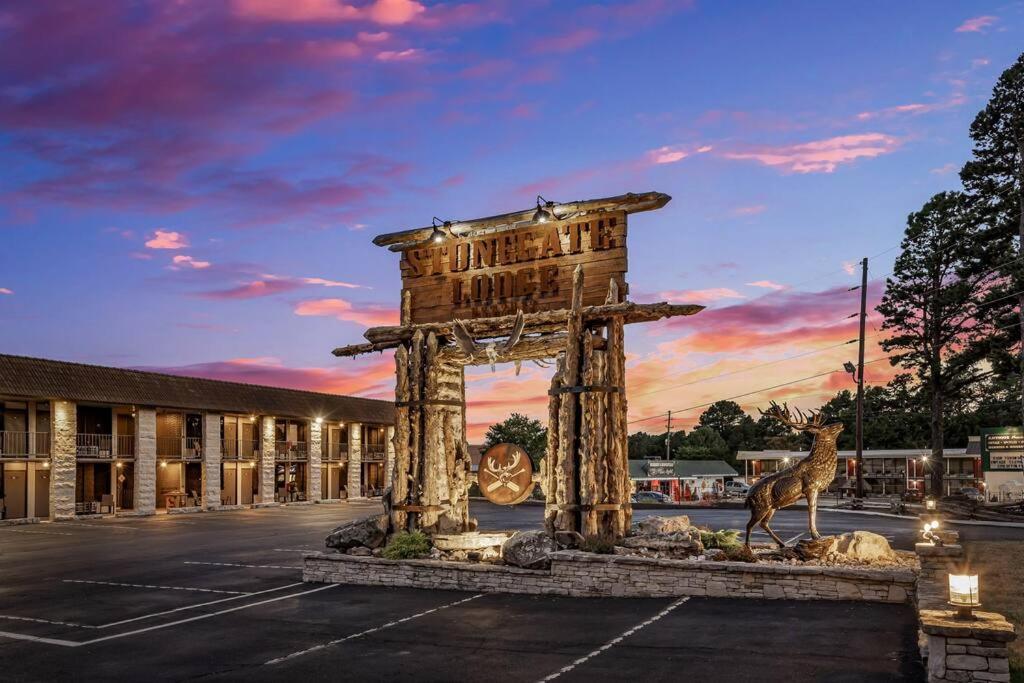 Stonegate Lodge King Bed Wifi Roku Tv Salt Water Pool Room #203 Eureka Springs Εξωτερικό φωτογραφία