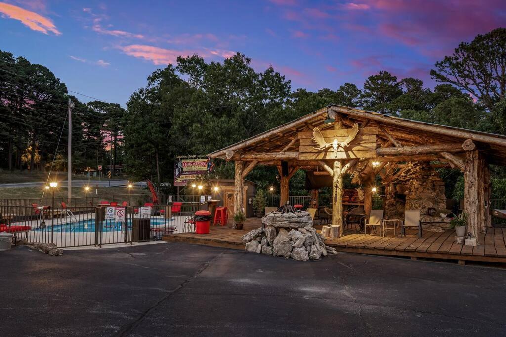 Stonegate Lodge King Bed Wifi Roku Tv Salt Water Pool Room #203 Eureka Springs Εξωτερικό φωτογραφία